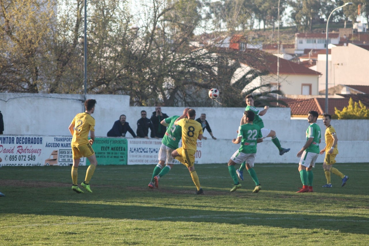Imágenes del encuentro de la vigesimonovena jornada de liga de Tercera División disputado en el Municipal de San Roque y que finalizó con empate a cero (17-03-2019I