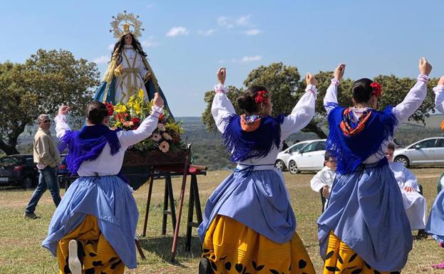 Los bailes de Los Coros y Danzas de Valverde