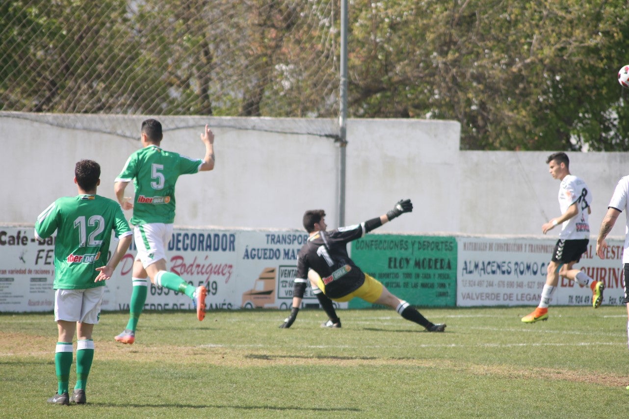 Imágenes del encuentro de la trigesimoprimera jornada de Tercera División disputado en el Municipal de San roque y que acabó con 1-2 (31-03-2019)