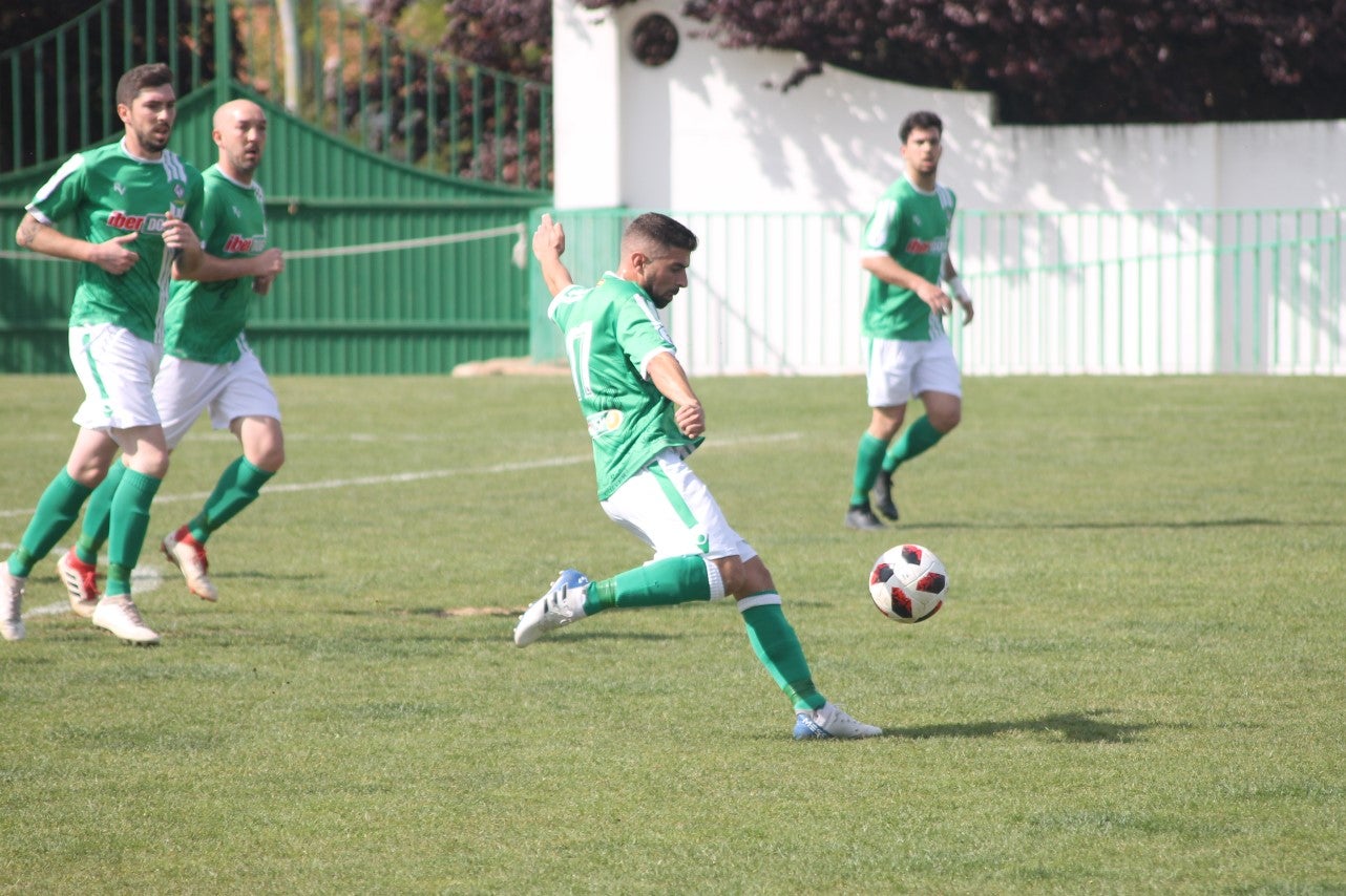 Imágenes del encuentro de la trigesimoprimera jornada de Tercera División disputado en el Municipal de San roque y que acabó con 1-2 (31-03-2019)