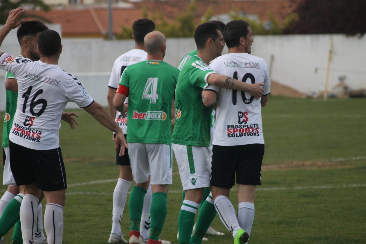 Imágenes del encuentro de la trigesimoprimera jornada de Tercera División disputado en el Municipal de San roque y que acabó con 1-2 (31-03-2019)