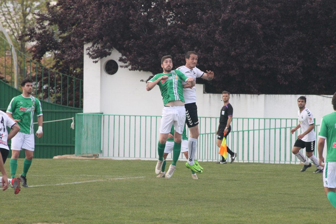 Imágenes del encuentro de la trigesimoprimera jornada de Tercera División disputado en el Municipal de San roque y que acabó con 1-2 (31-03-2019)
