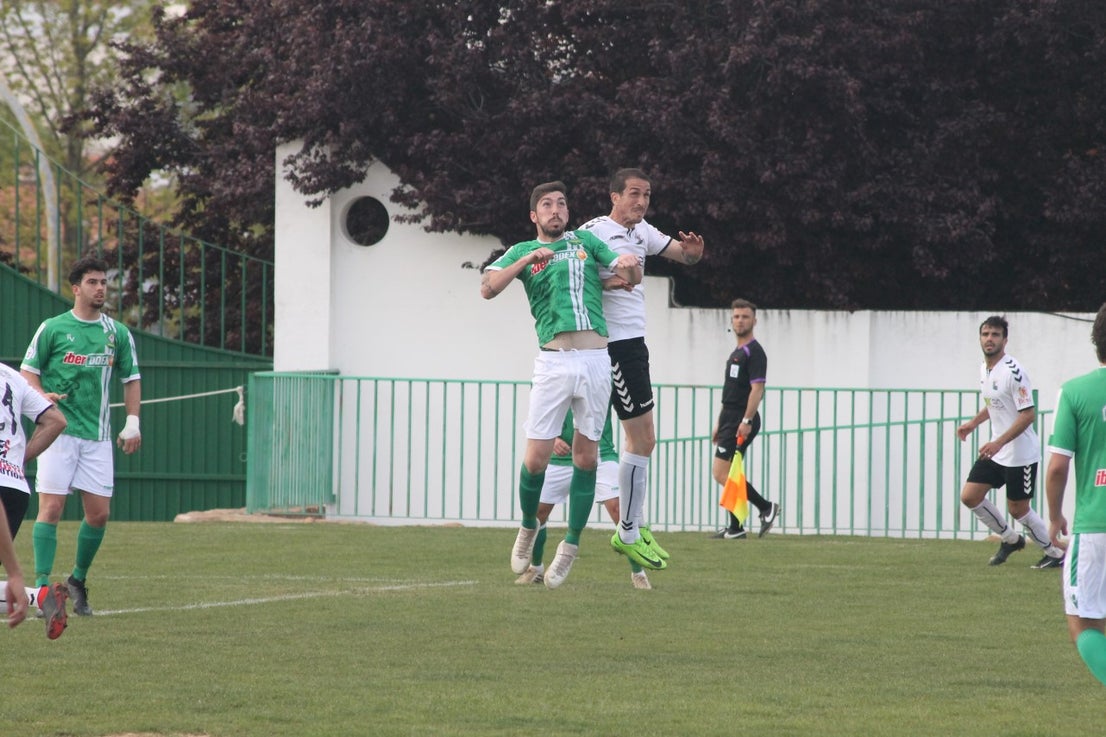 Imágenes del encuentro de la trigesimoprimera jornada de Tercera División disputado en el Municipal de San roque y que acabó con 1-2 (31-03-2019)