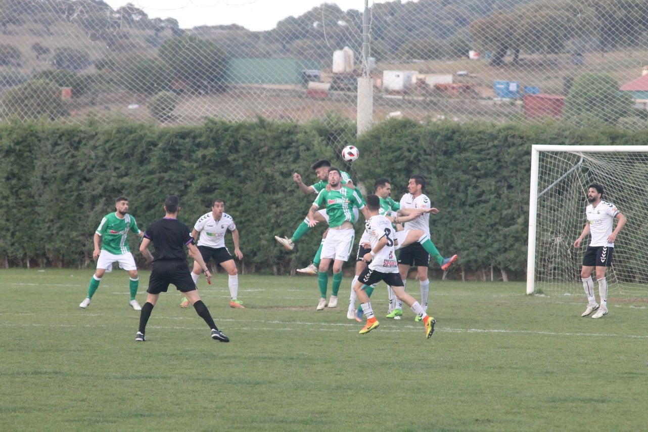 Imágenes del encuentro de la trigésimo primera jornada de Tercera División disputado en el Municipal de San roque y que acabó con 1-2 (31-03-2019)