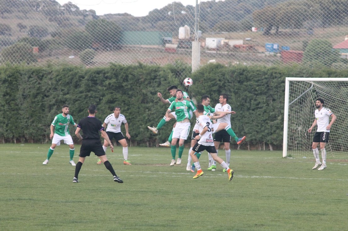 Imágenes del encuentro de la trigésimo primera jornada de Tercera División disputado en el Municipal de San roque y que acabó con 1-2 (31-03-2019)