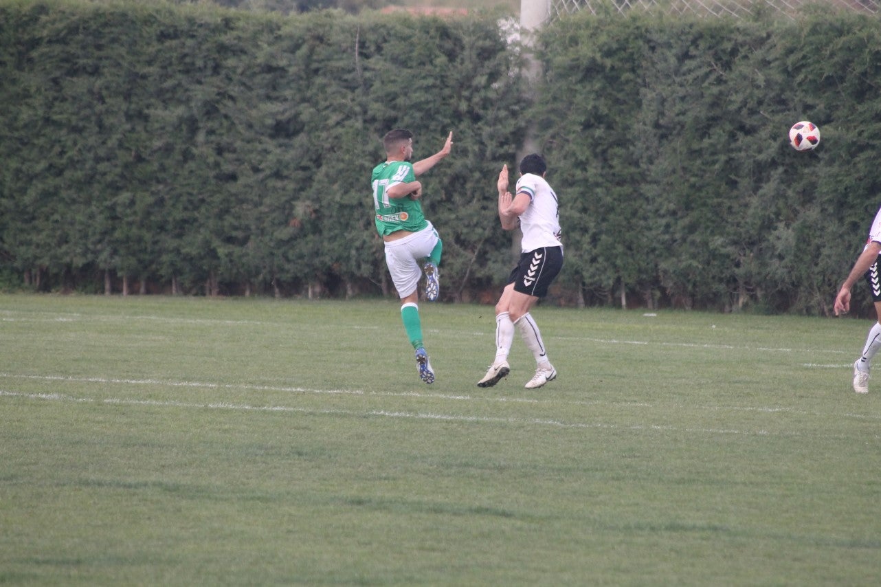 Imágenes del encuentro de la trigésimo primera jornada de Tercera División disputado en el Municipal de San roque y que acabó con 1-2 (31-03-2019)