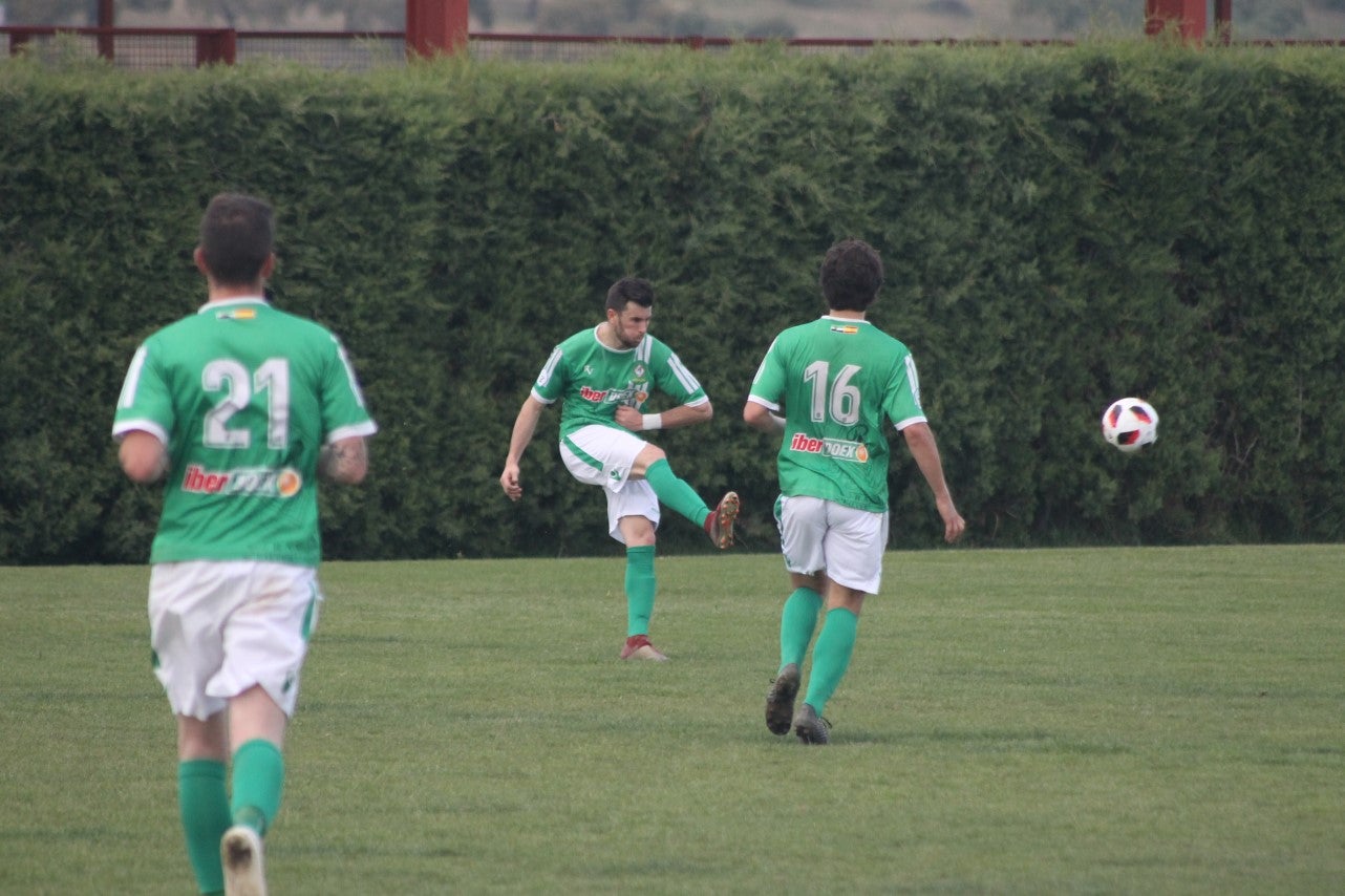 Imágenes del encuentro de la trigésimo primera jornada de Tercera División disputado en el Municipal de San roque y que acabó con 1-2 (31-03-2019)