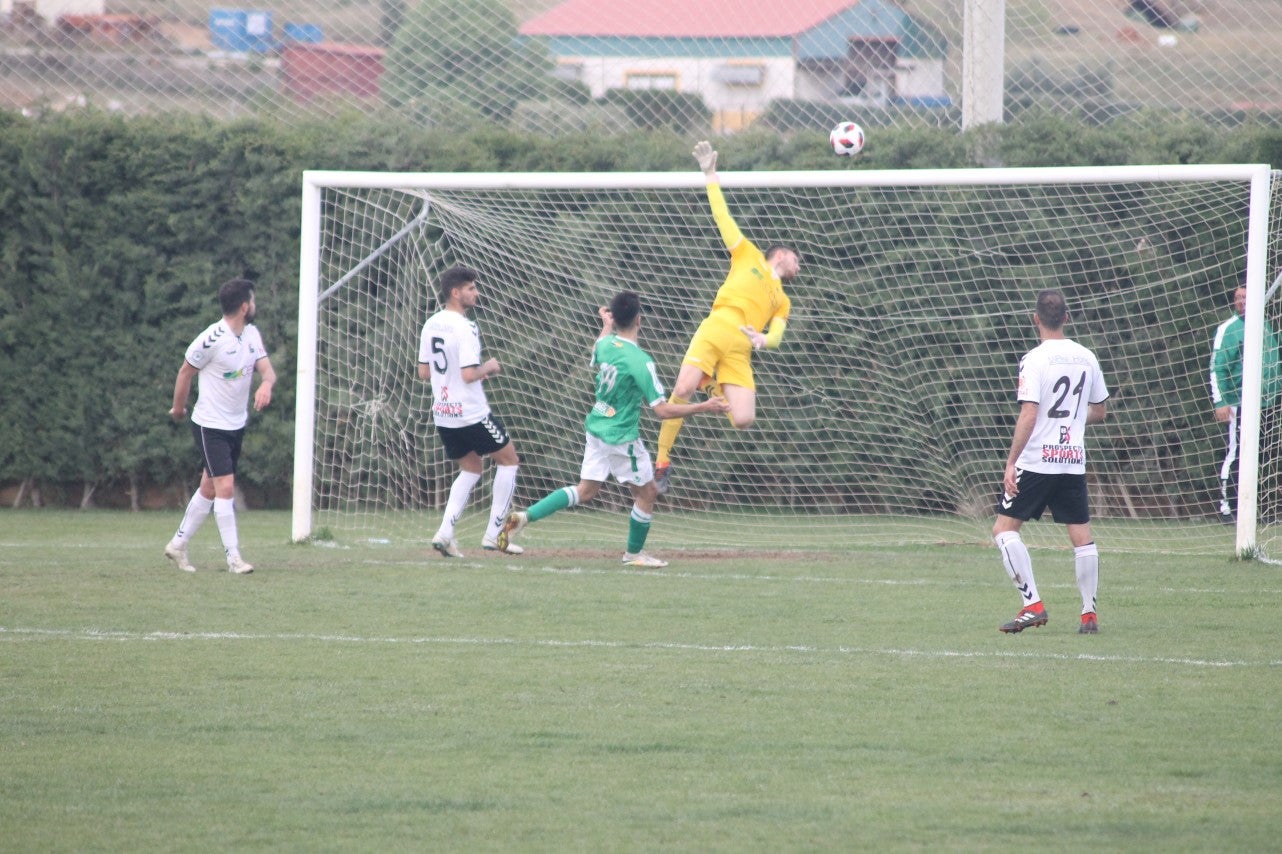 Imágenes del encuentro de la trigésimo primera jornada de Tercera División disputado en el Municipal de San roque y que acabó con 1-2 (31-03-2019)