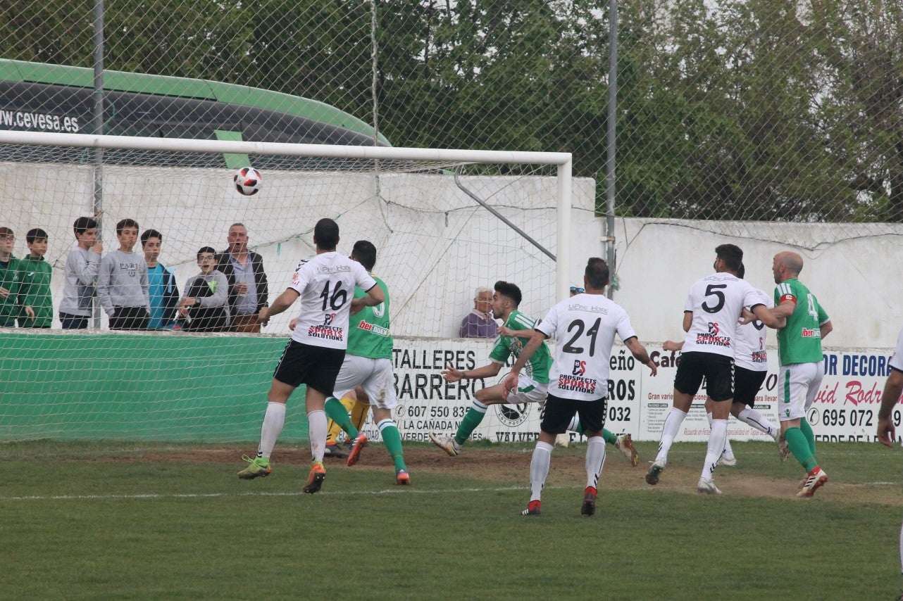 Imágenes del encuentro de la trigésimo primera jornada de Tercera División disputado en el Municipal de San roque y que acabó con 1-2 (31-03-2019)