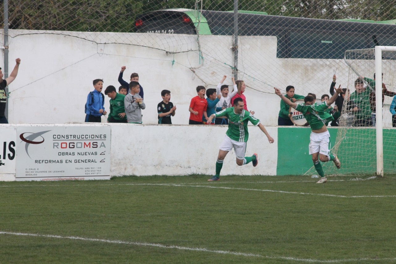 Imágenes del encuentro de la trigésimo primera jornada de Tercera División disputado en el Municipal de San roque y que acabó con 1-2 (31-03-2019)