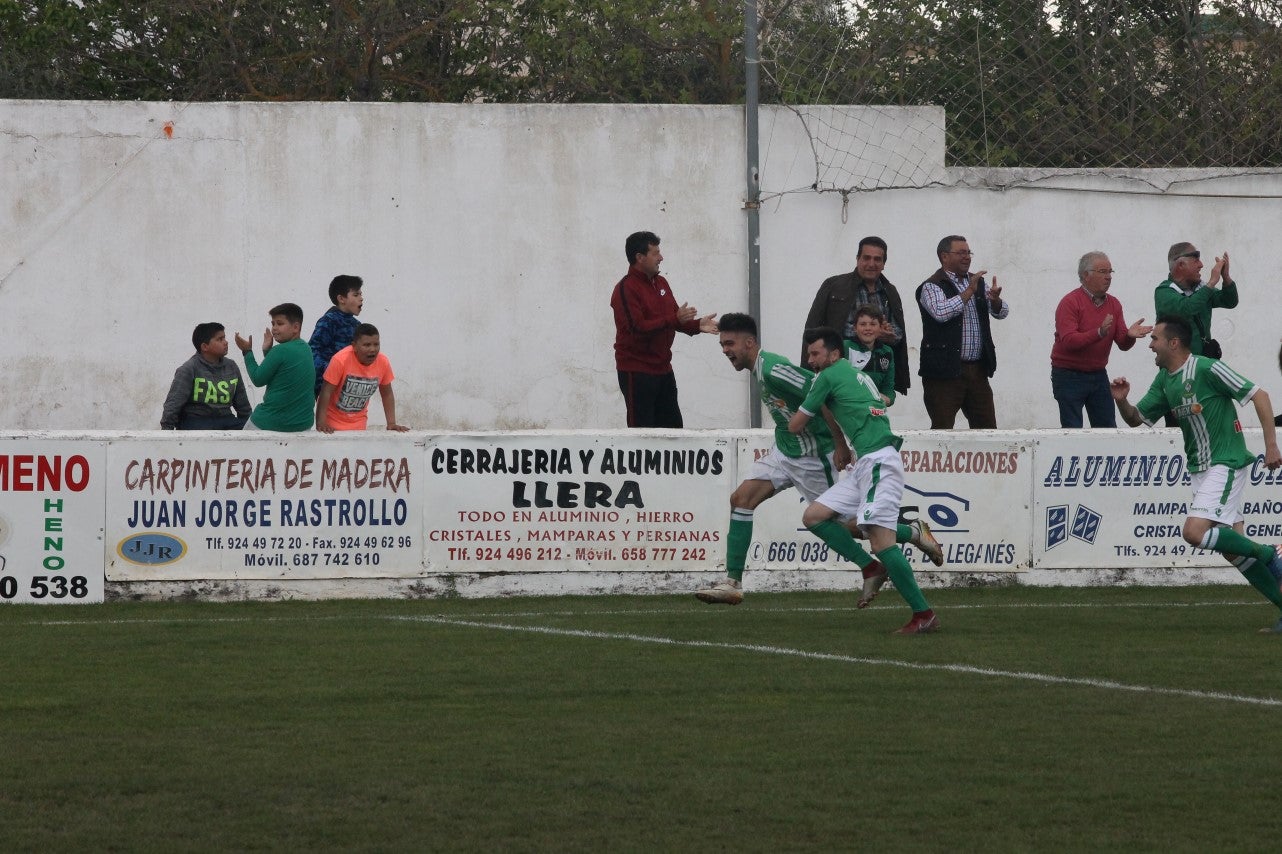 Imágenes del encuentro de la trigésimo primera jornada de Tercera División disputado en el Municipal de San roque y que acabó con 1-2 (31-03-2019)