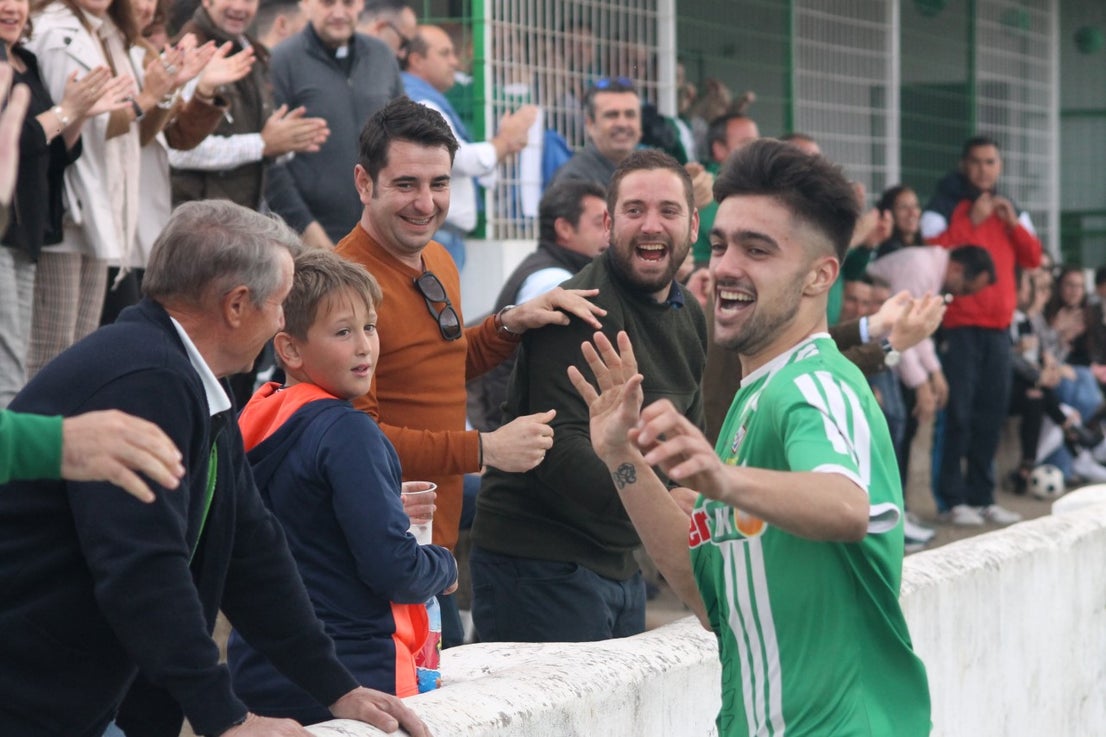 Imágenes del encuentro de la trigésimo primera jornada de Tercera División disputado en el Municipal de San roque y que acabó con 1-2 (31-03-2019)