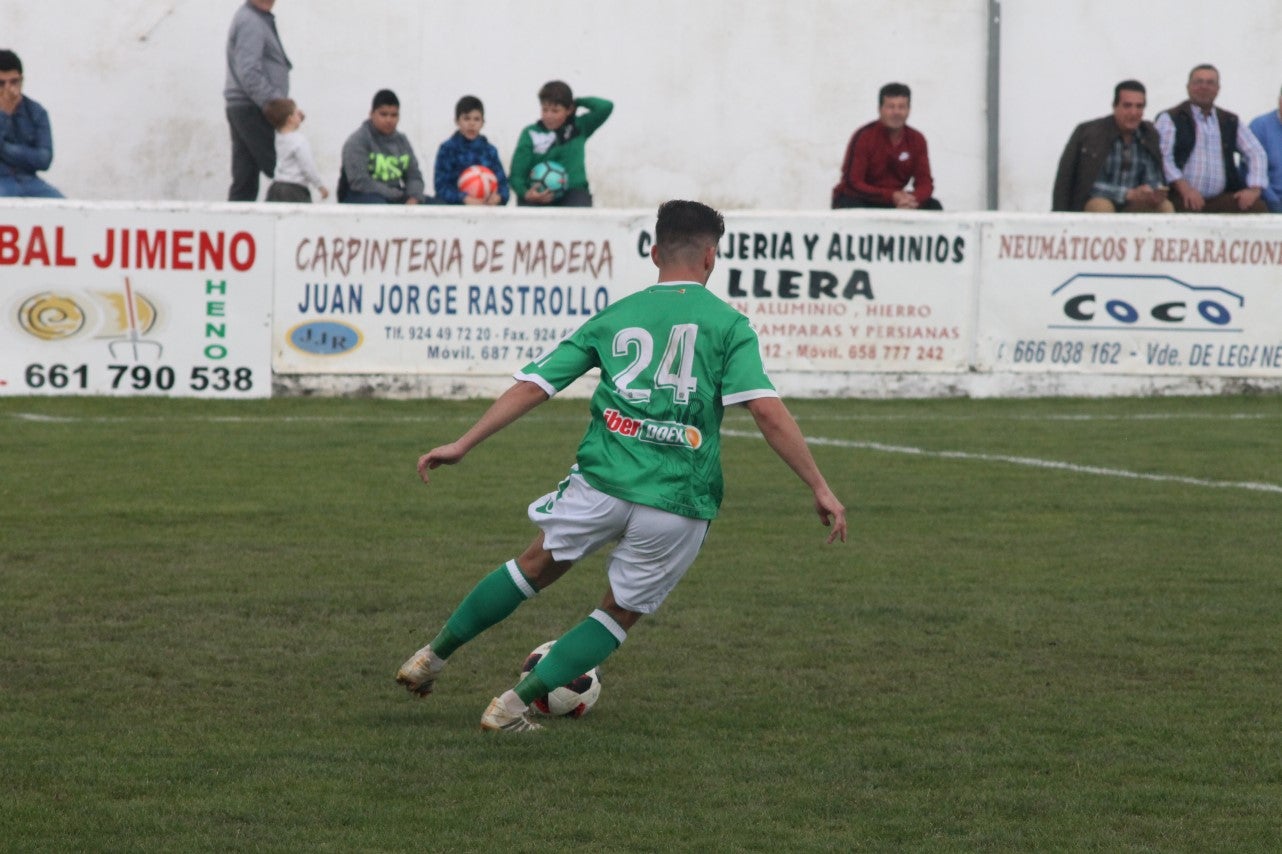 Imágenes del encuentro de la trigésimo primera jornada de Tercera División disputado en el Municipal de San roque y que acabó con 1-2 (31-03-2019)