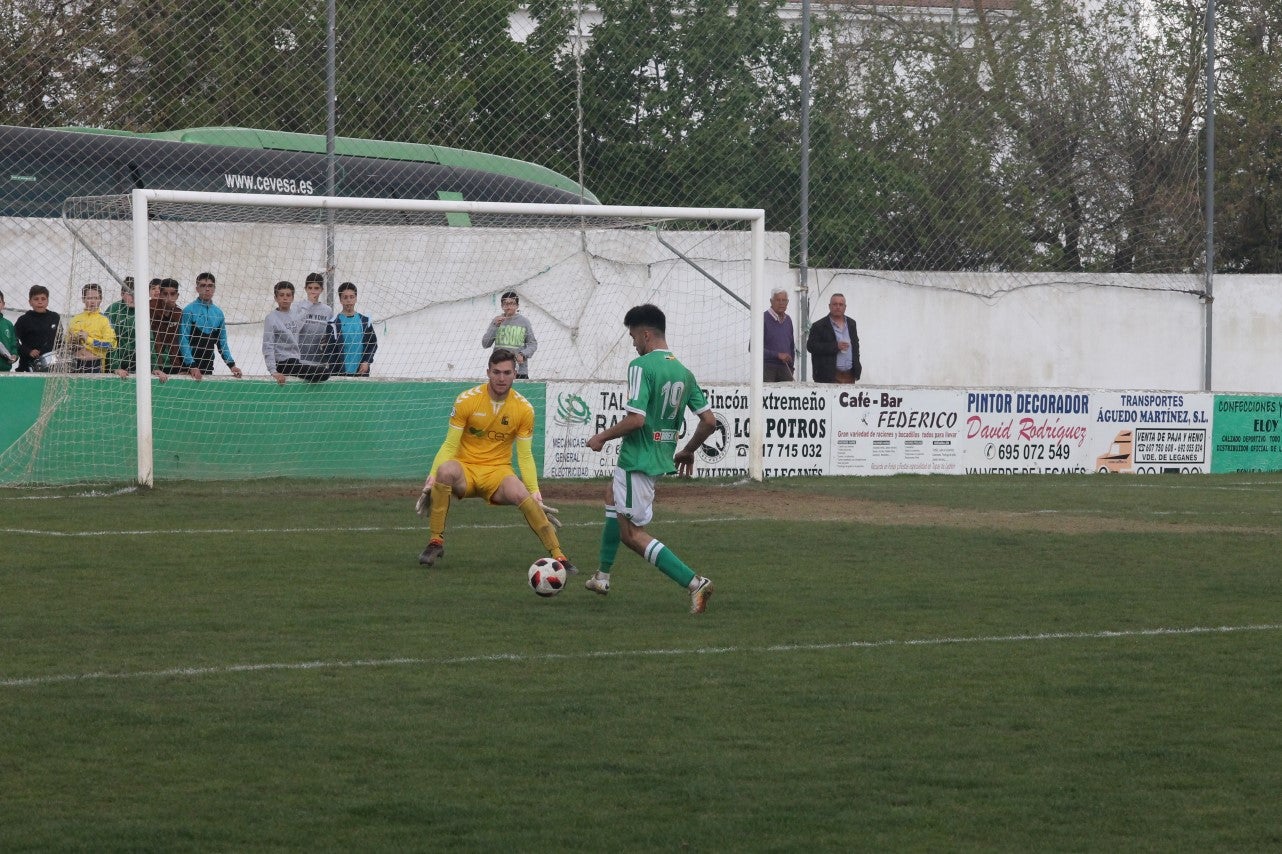 Imágenes del encuentro de la trigésimo primera jornada de Tercera División disputado en el Municipal de San roque y que acabó con 1-2 (31-03-2019)