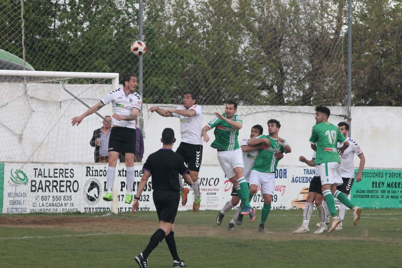 Imágenes del encuentro de la trigésimo primera jornada de Tercera División disputado en el Municipal de San roque y que acabó con 1-2 (31-03-2019)