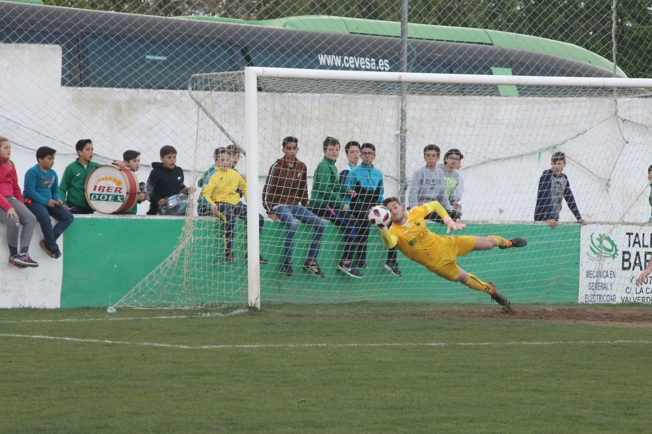 Imágenes del encuentro de la trigésimo primera jornada de Tercera División disputado en el Municipal de San roque y que acabó con 1-2 (31-03-2019)
