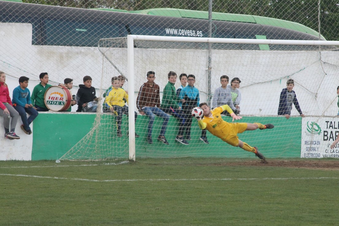 Imágenes del encuentro de la trigésimo primera jornada de Tercera División disputado en el Municipal de San roque y que acabó con 1-2 (31-03-2019)