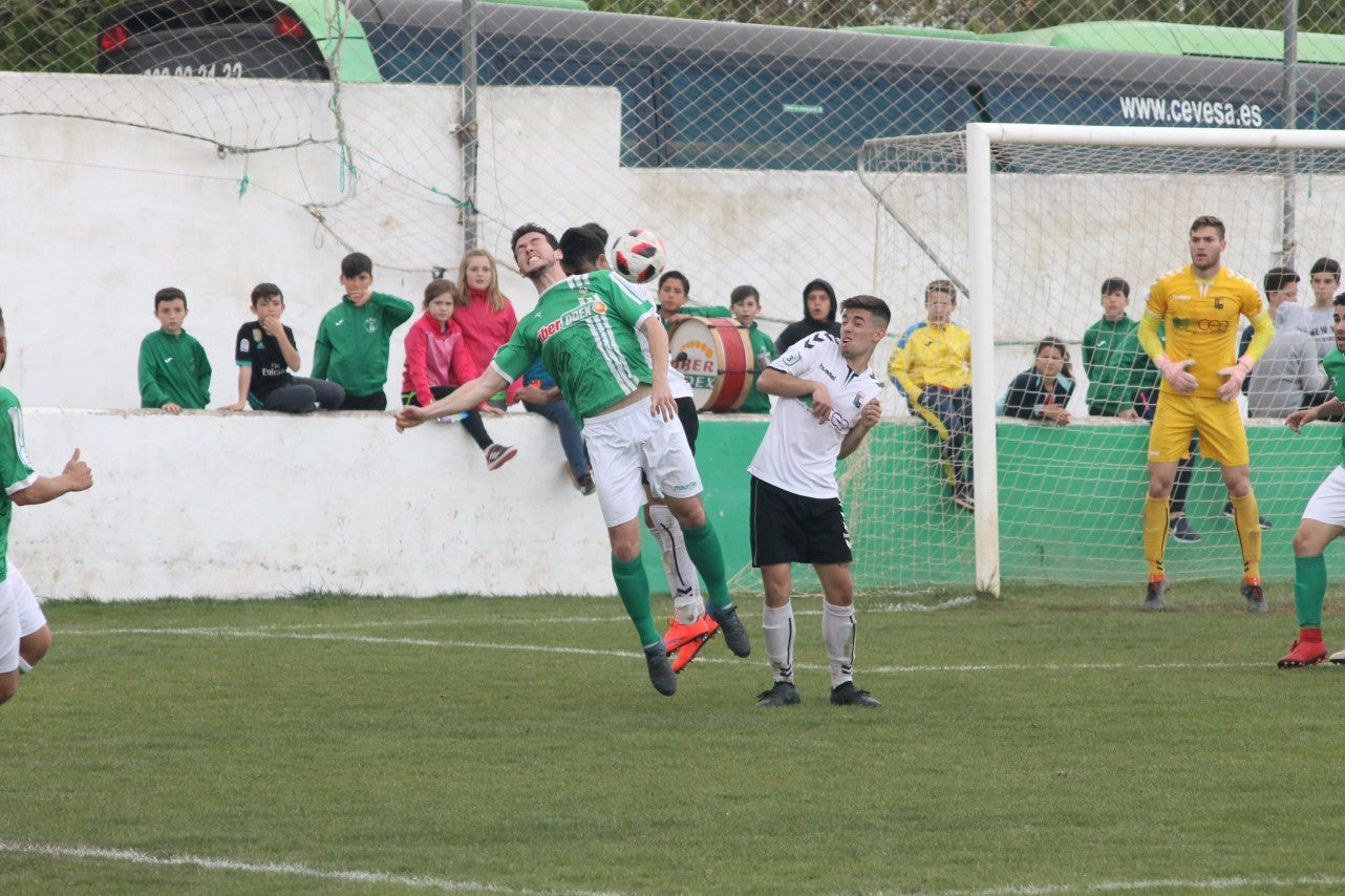 Imágenes del encuentro de la trigésimo primera jornada de Tercera División disputado en el Municipal de San roque y que acabó con 1-2 (31-03-2019)