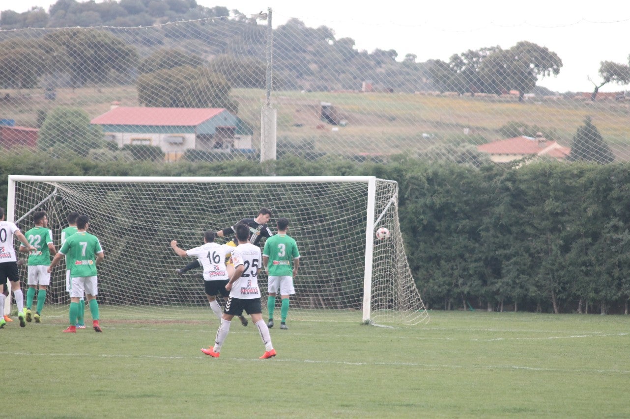 Imágenes del encuentro de la trigésimo primera jornada de Tercera División disputado en el Municipal de San roque y que acabó con 1-2 (31-03-2019)