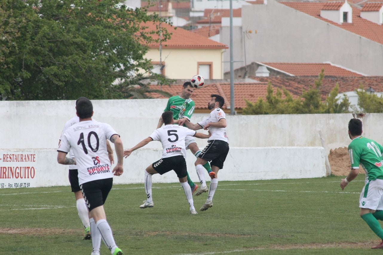 Imágenes del encuentro de la trigésimo primera jornada de Tercera División disputado en el Municipal de San roque y que acabó con 1-2 (31-03-2019)