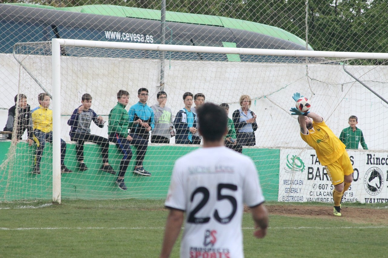 Imágenes del encuentro de la trigésimo primera jornada de Tercera División disputado en el Municipal de San roque y que acabó con 1-2 (31-03-2019)