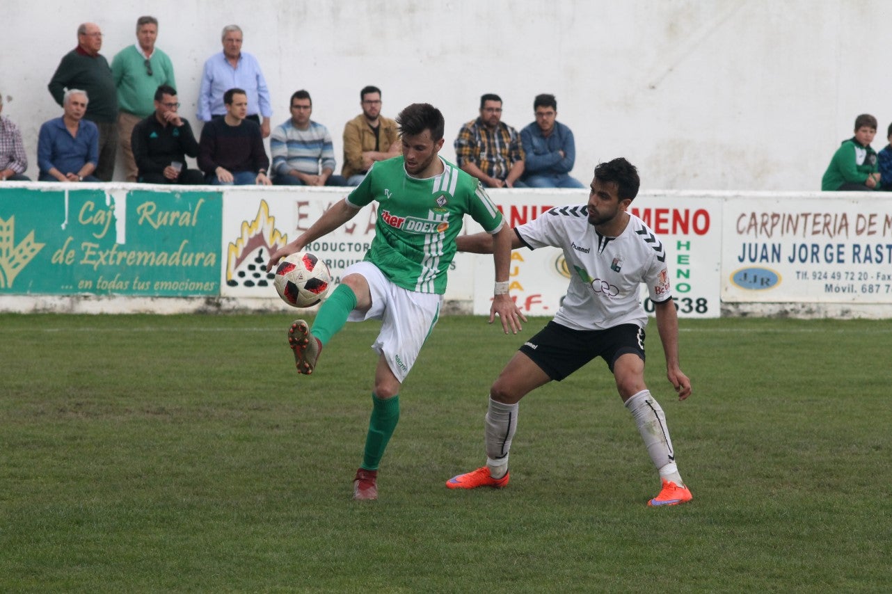 Imágenes del encuentro de la trigésimo primera jornada de Tercera División disputado en el Municipal de San roque y que acabó con 1-2 (31-03-2019)