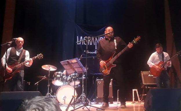 Actuación de Lagrande, con Rafael Álvarez