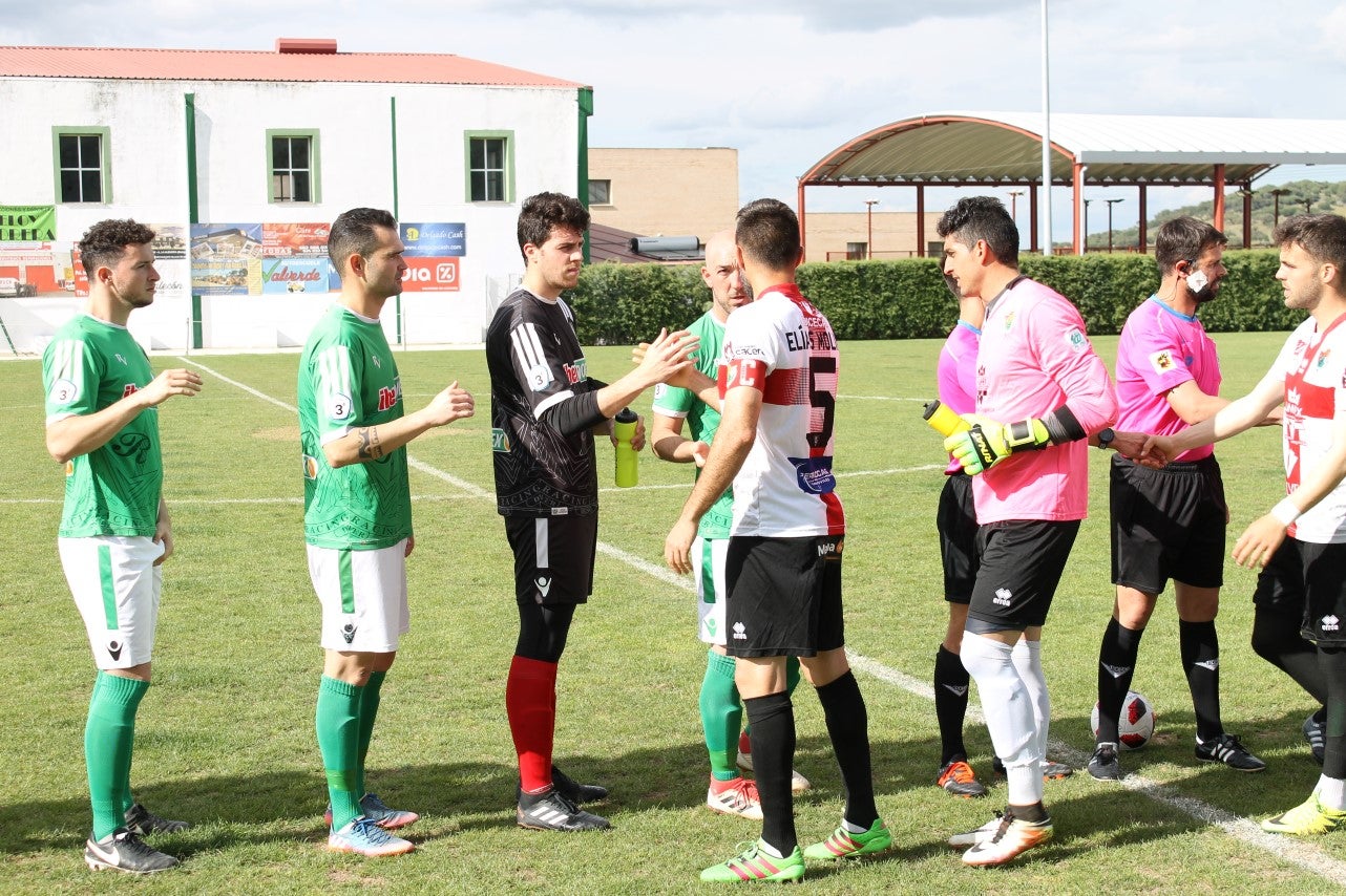 Imágenes del encuentro de la 33ª jornada de liga de la Tercera División disputado en el Municipal de San Roque y que finalizó con 2-1 (14-04-2019)