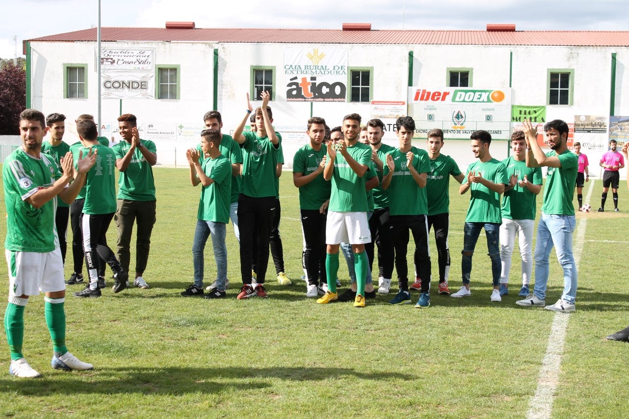 Imágenes del encuentro de la 33ª jornada de liga de la Tercera División disputado en el Municipal de San Roque y que finalizó con 2-1 (14-04-2019)
