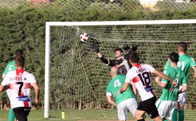 Galería. Paradón de Alonso a tiro de Chechu con el que salva a su equipo, una vez más