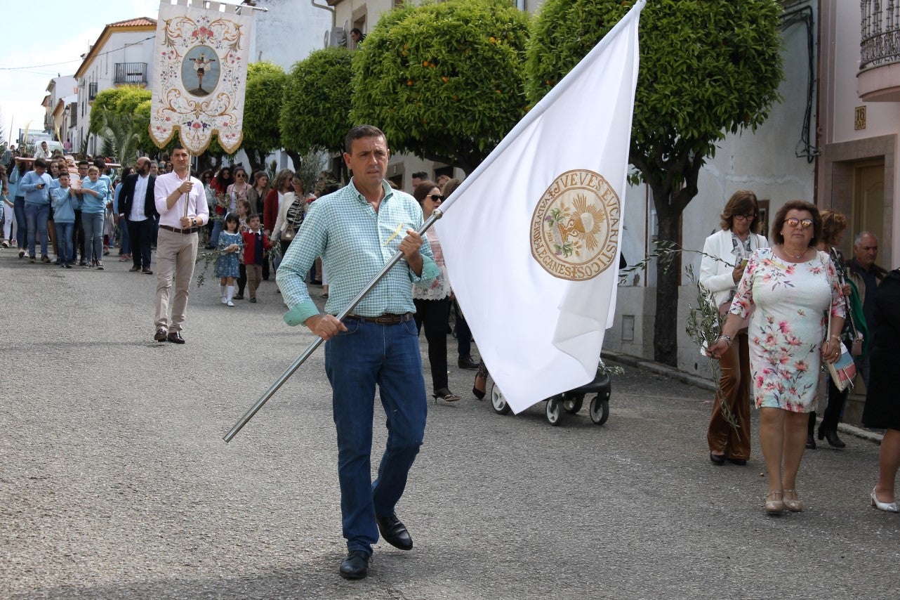 Algunas imágenes del Domingo de Ramos con la procesión de la Burrita como protagonista en el inicio de la Semana Santa en Valverde de Leganés (14-04-2019)