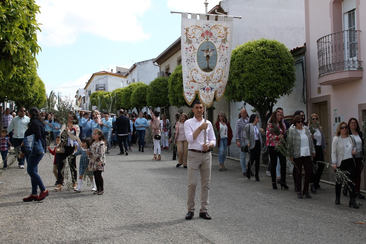 Algunas imágenes del Domingo de Ramos con la procesión de la Burrita como protagonista en el inicio de la Semana Santa en Valverde de Leganés (14-04-2019)