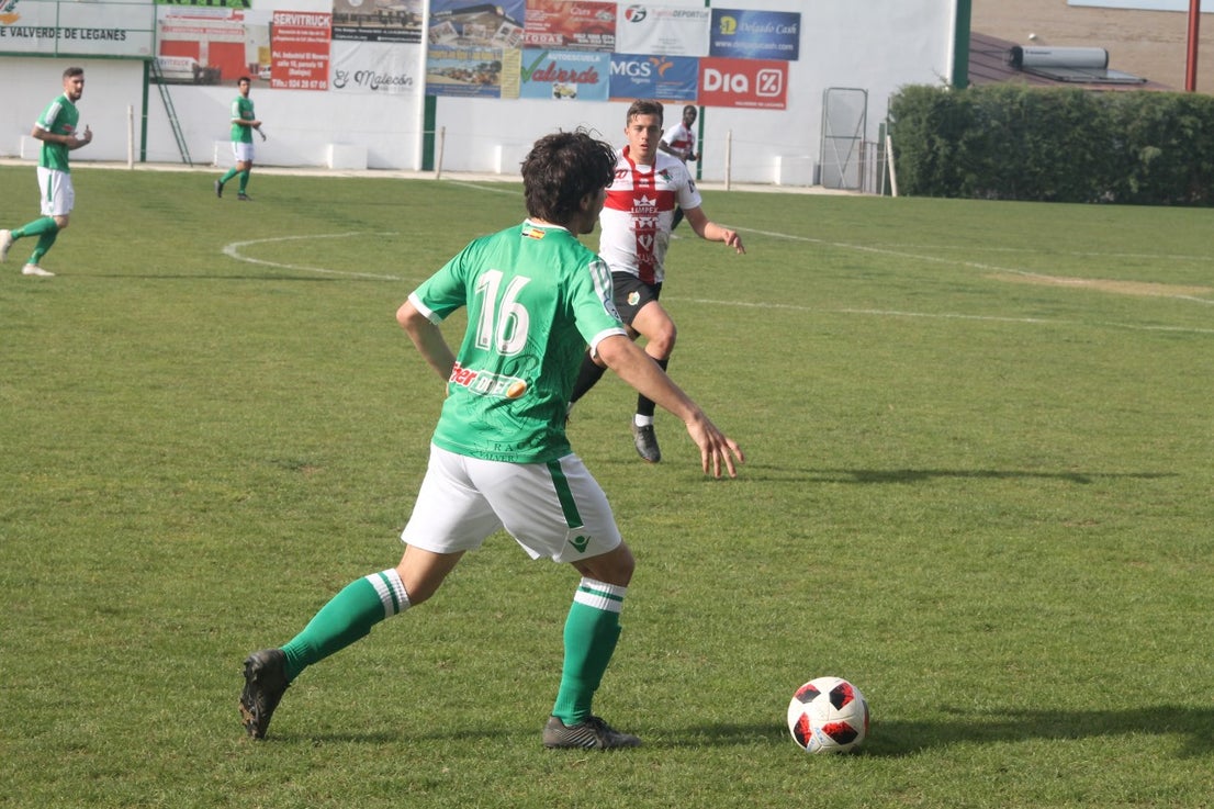 Imágenes del encuentro de la 33ª jornada de liga de la Tercera División disputado en el Municipal de San Roque y que finalizó con 2-1 (14-04-2019)