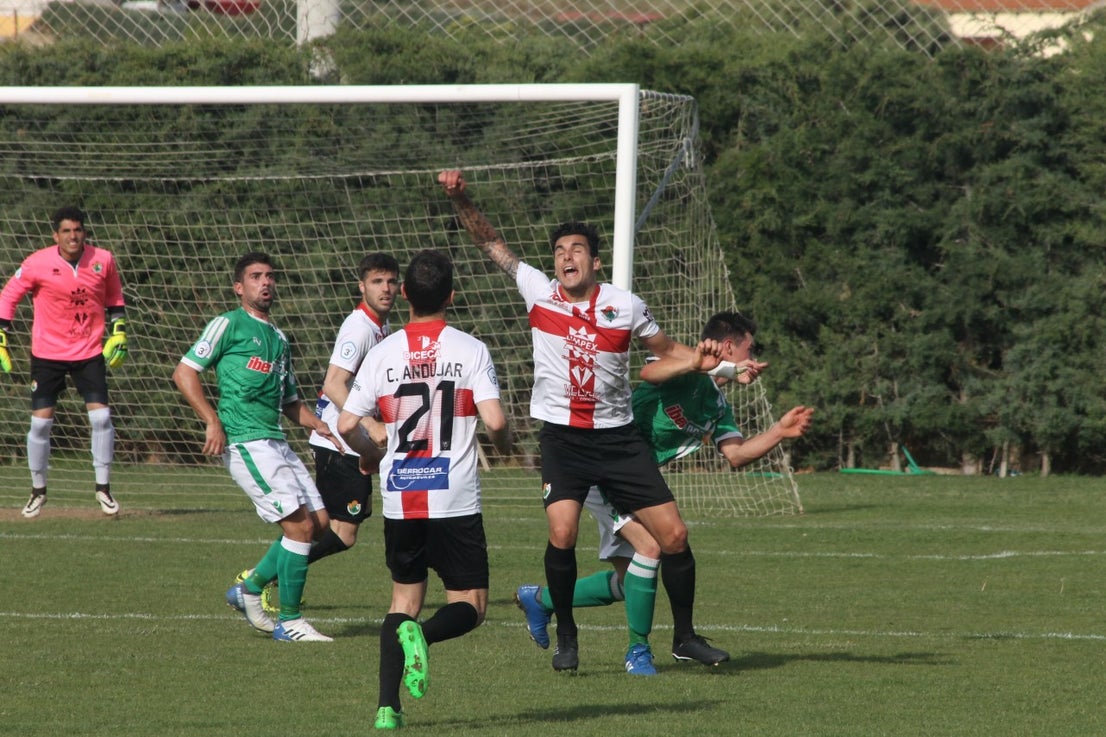 Imágenes del encuentro de la 33ª jornada de liga de la Tercera División disputado en el Municipal de San Roque y que finalizó con 2-1 (14-04-2019)