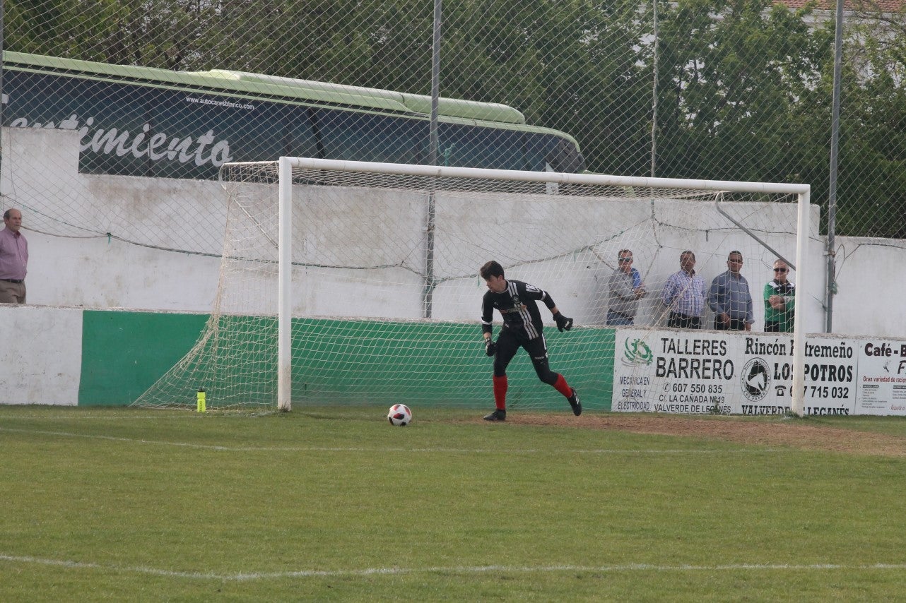 Imágenes del encuentro de la 33ª jornada de liga de la Tercera División disputado en el Municipal de San Roque y que finalizó con 2-1 (14-04-2019)
