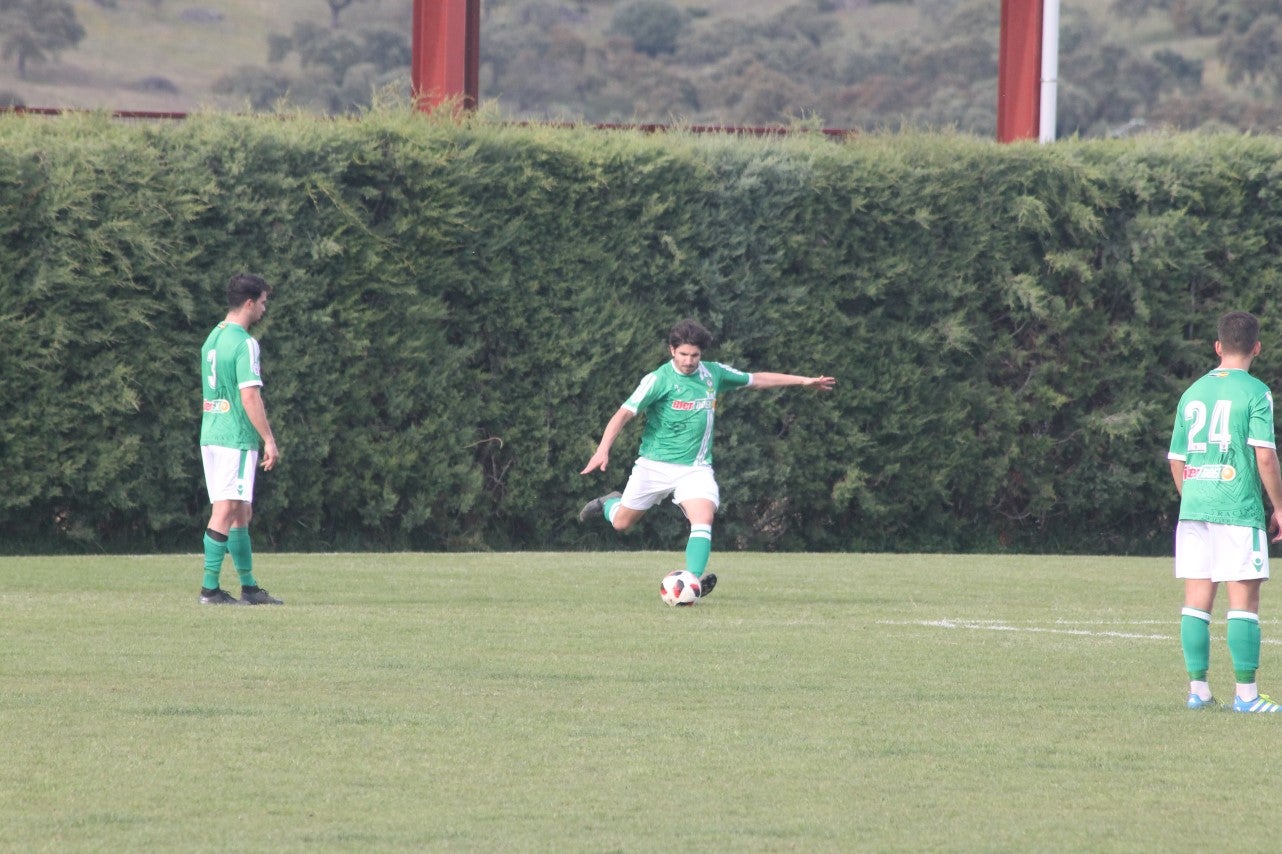 Imágenes del encuentro de la 33ª jornada de liga de la Tercera División disputado en el Municipal de San Roque y que finalizó con 2-1 (14-04-2019)