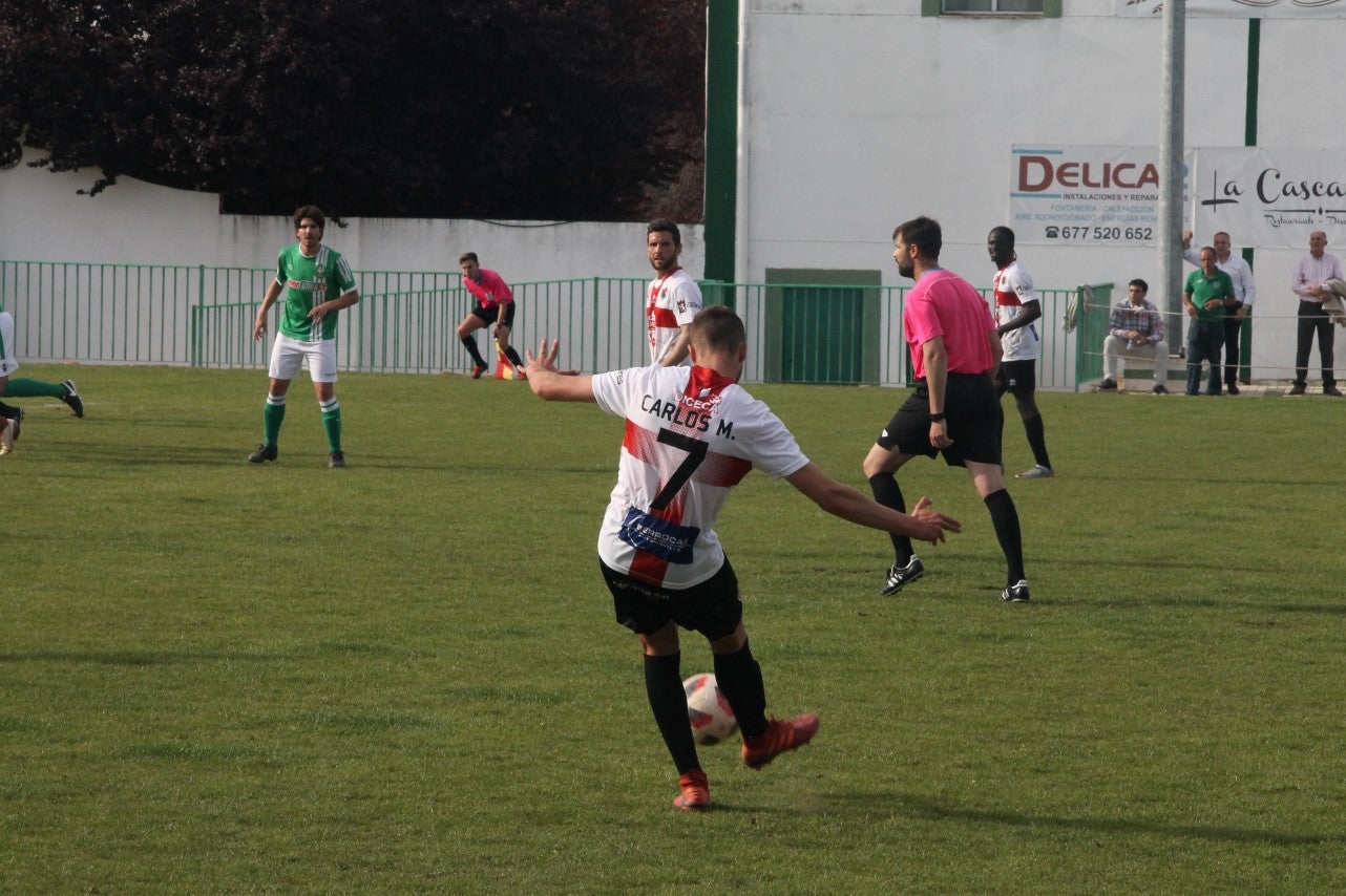 Imágenes del encuentro de la 33ª jornada de liga de la Tercera División disputado en el Municipal de San Roque y que finalizó con 2-1 (14-04-2019)