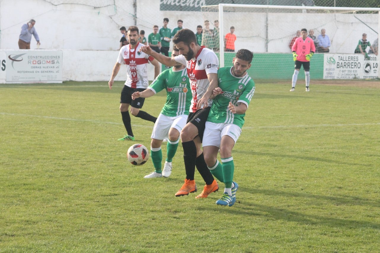 Imágenes del encuentro de la 33ª jornada de liga de la Tercera División disputado en el Municipal de San Roque y que finalizó con 2-1 (14-04-2019)