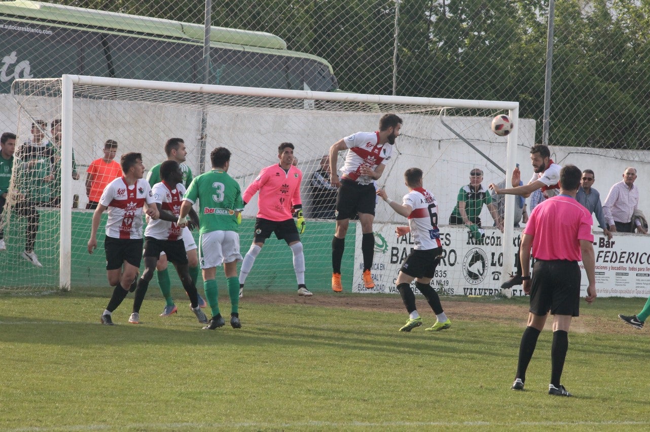 Imágenes del encuentro de la 33ª jornada de liga de la Tercera División disputado en el Municipal de San Roque y que finalizó con 2-1 (14-04-2019)