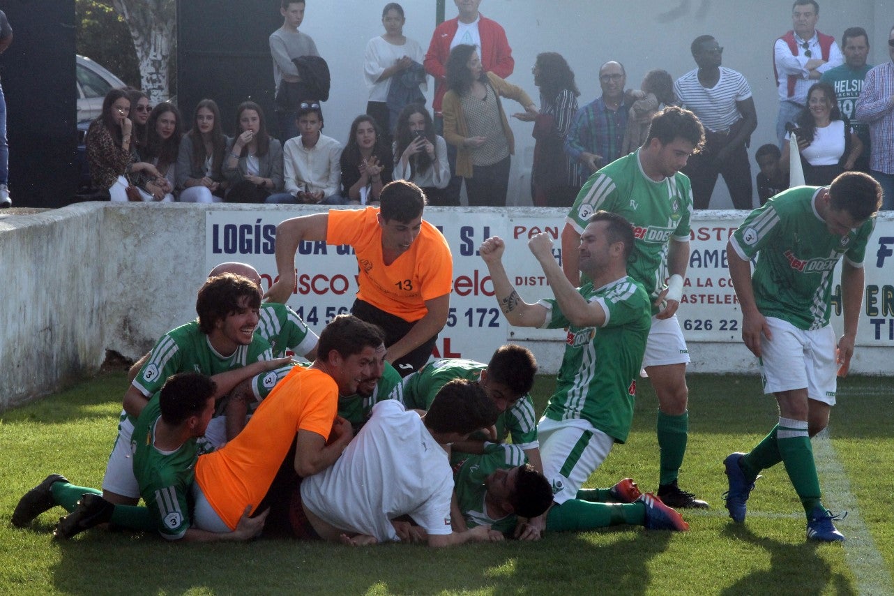 Imágenes del encuentro de la 33ª jornada de liga de la Tercera División disputado en el Municipal de San Roque y que finalizó con 2-1 (14-04-2019)