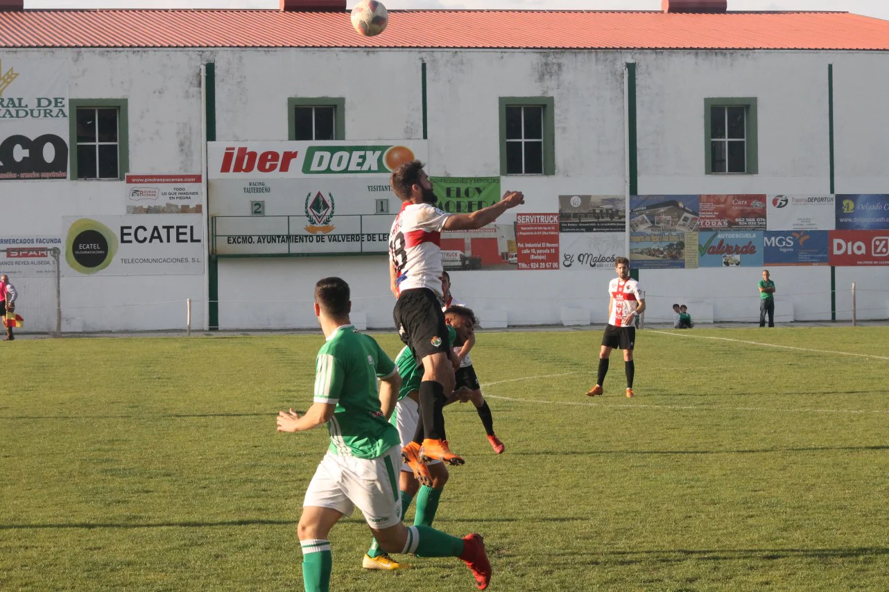 Imágenes del encuentro de la 33ª jornada de liga de la Tercera División disputado en el Municipal de San Roque y que finalizó con 2-1 (14-04-2019)