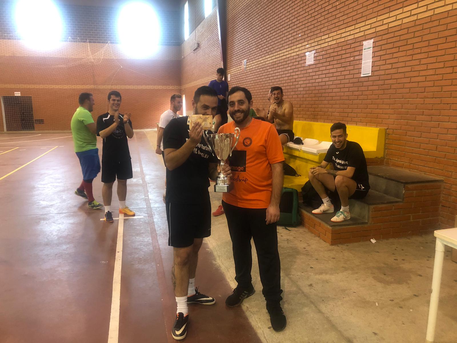 Algunas imágenes de la clausura y la entrega de trofeos de la liga de fútbol sala (13-04-2019)