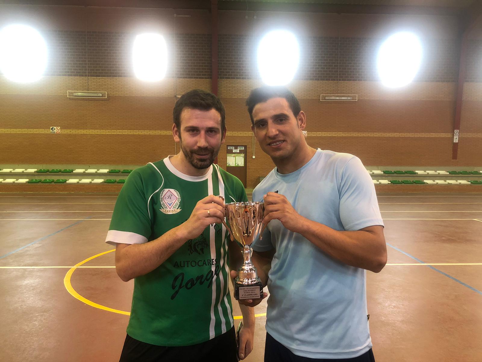 Algunas imágenes de la clausura y la entrega de trofeos de la liga de fútbol sala (13-04-2019)