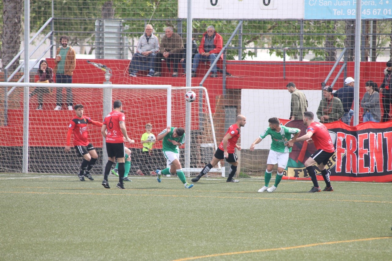 Algunas imágenes del encuentro de la 34ª jornada de Tercera División disputado en Montijo, y que finalizó con empate a uno (18-04-2019)
