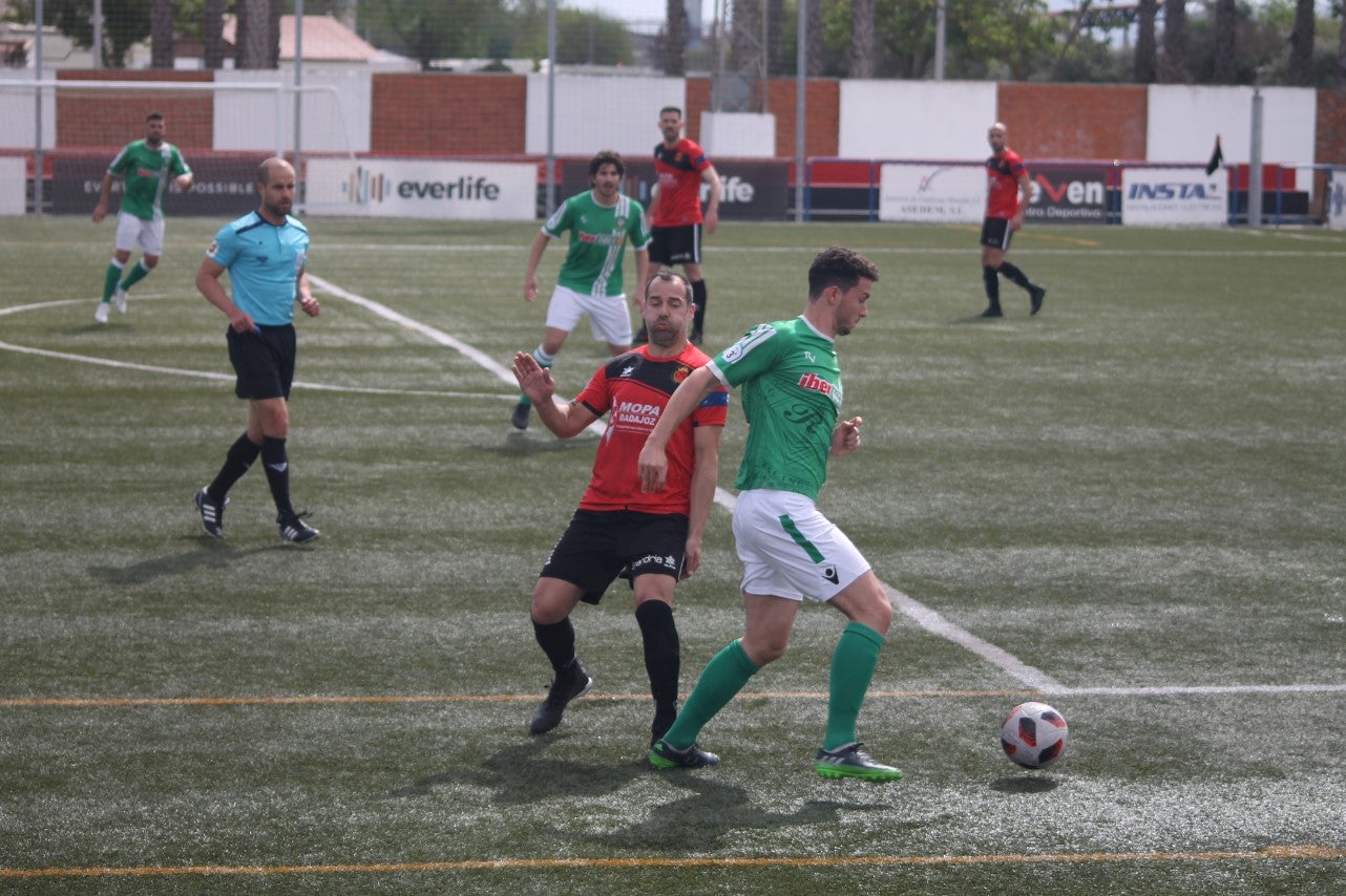Algunas imágenes del encuentro de la 34ª jornada de Tercera División disputado en Montijo, y que finalizó con empate a uno (18-04-2019)