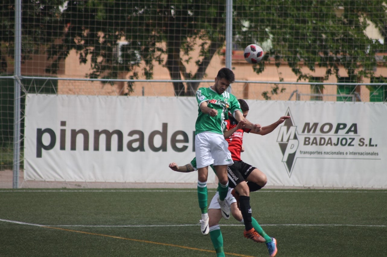 Algunas imágenes del encuentro de la 34ª jornada de Tercera División disputado en Montijo, y que finalizó con empate a uno (18-04-2019)