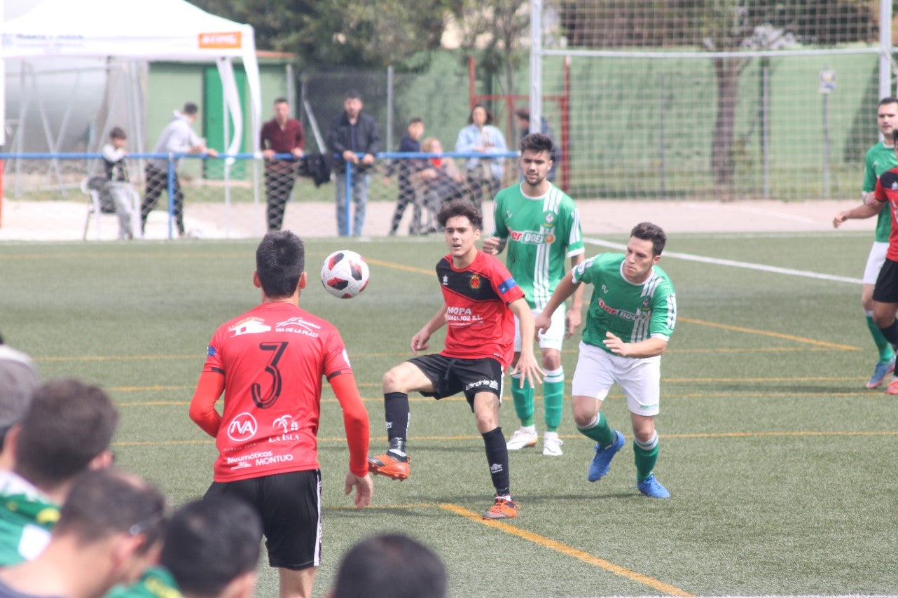 Algunas imágenes del encuentro de la 34ª jornada de Tercera División disputado en Montijo, y que finalizó con empate a uno (18-04-2019)