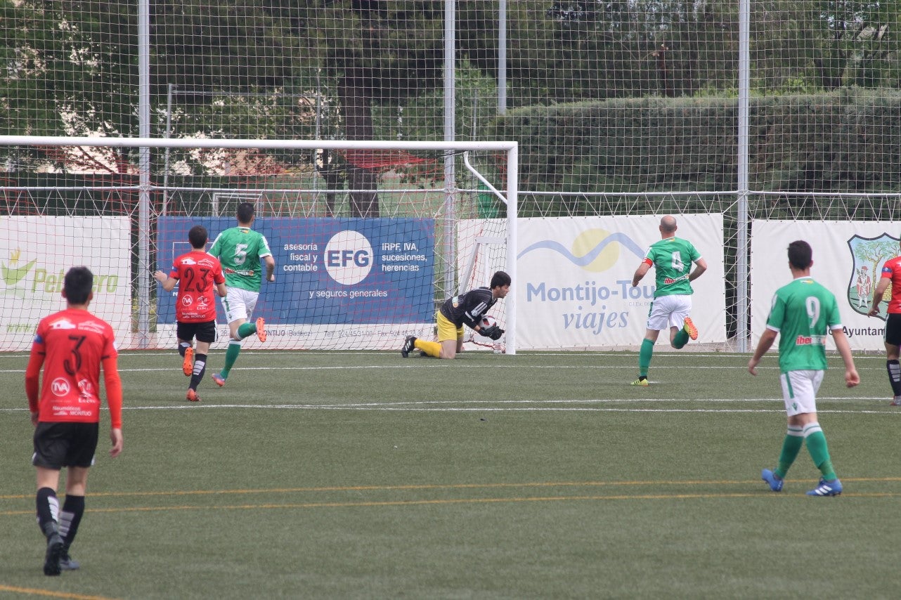 Algunas imágenes del encuentro de la 34ª jornada de Tercera División disputado en Montijo, y que finalizó con empate a uno (18-04-2019)