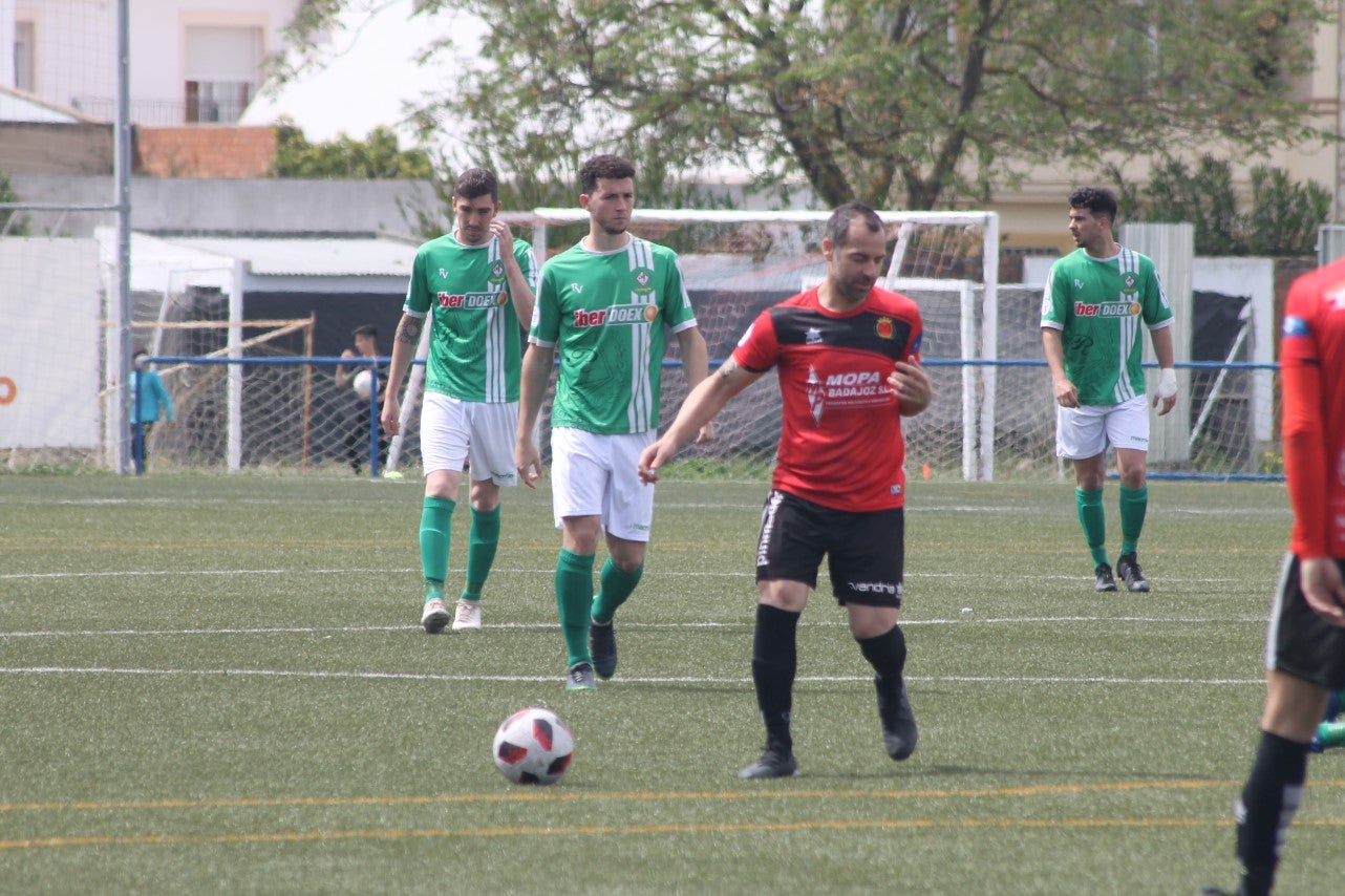 Algunas imágenes del encuentro de la 34ª jornada de Tercera División disputado en Montijo, y que finalizó con empate a uno (18-04-2019)