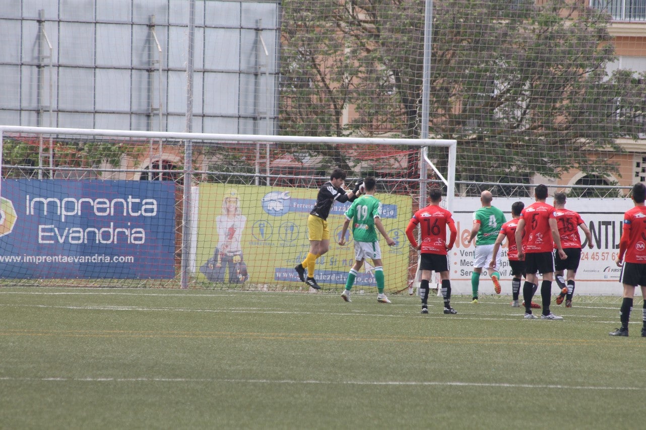 Algunas imágenes del encuentro de la 34ª jornada de Tercera División disputado en Montijo, y que finalizó con empate a uno (18-04-2019)